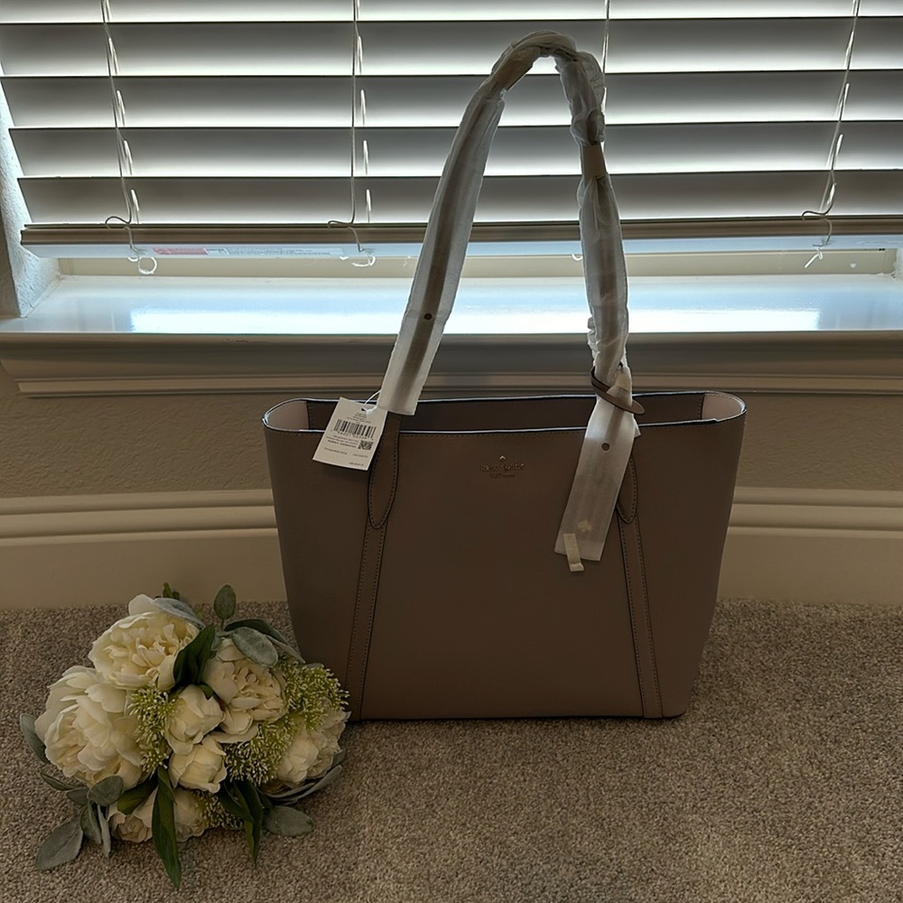 NWT Kate Spade large leather Cara tote in warm taupe